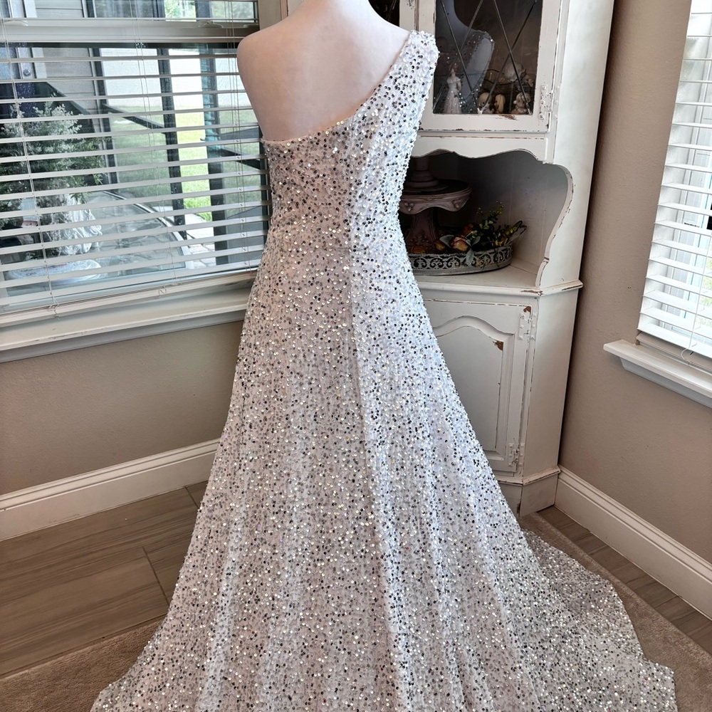 NEW White Dress, White Sequins Dress, One Shoulder, Prom Dress, NWOT, Size XL/16 - Picture 8 of 12